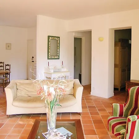 Six-bedroom Holiday In Сasa de vacaciones Bourneau