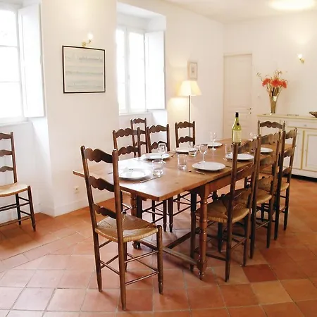Сasa de vacaciones Six-bedroom Holiday In