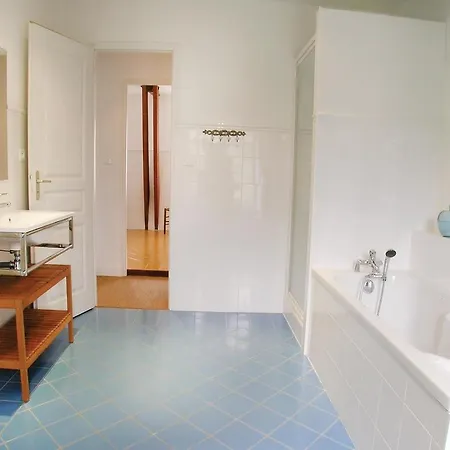 Сasa de vacaciones Six-bedroom Holiday In *